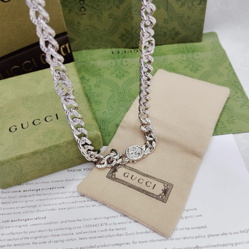 G*u*i necklaces